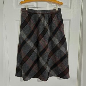 Take 1 Wool Blend Vintage Skirt Size M Gray Black Plaid A-Line Mid Length